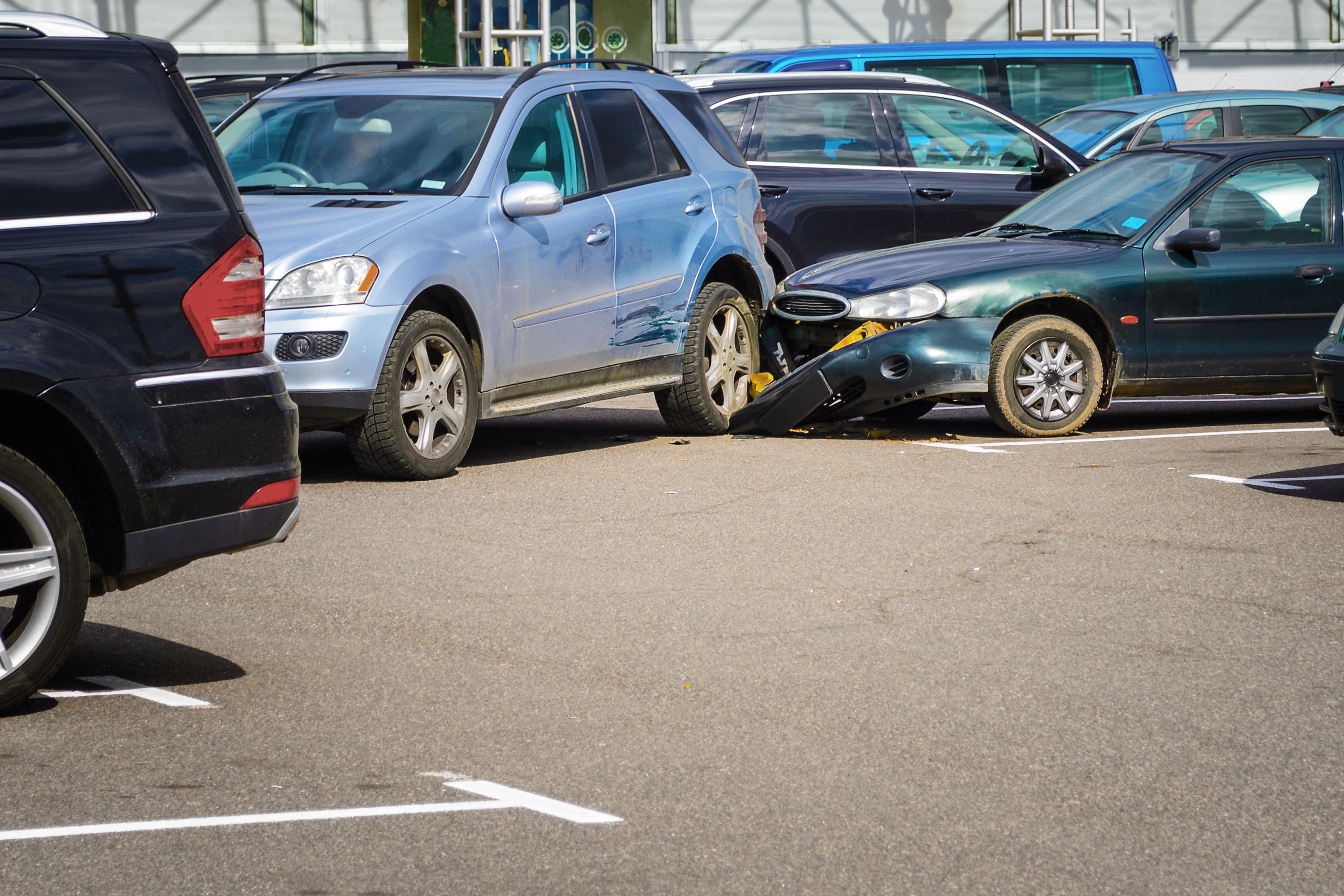 Szkoda parkingowa – co zrobić i jak uzyskać odszkodowanie?