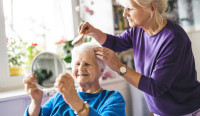 Helpfind - Opieka nad osobą starszą – jak uzyskać świadczenia opiekuńcze?