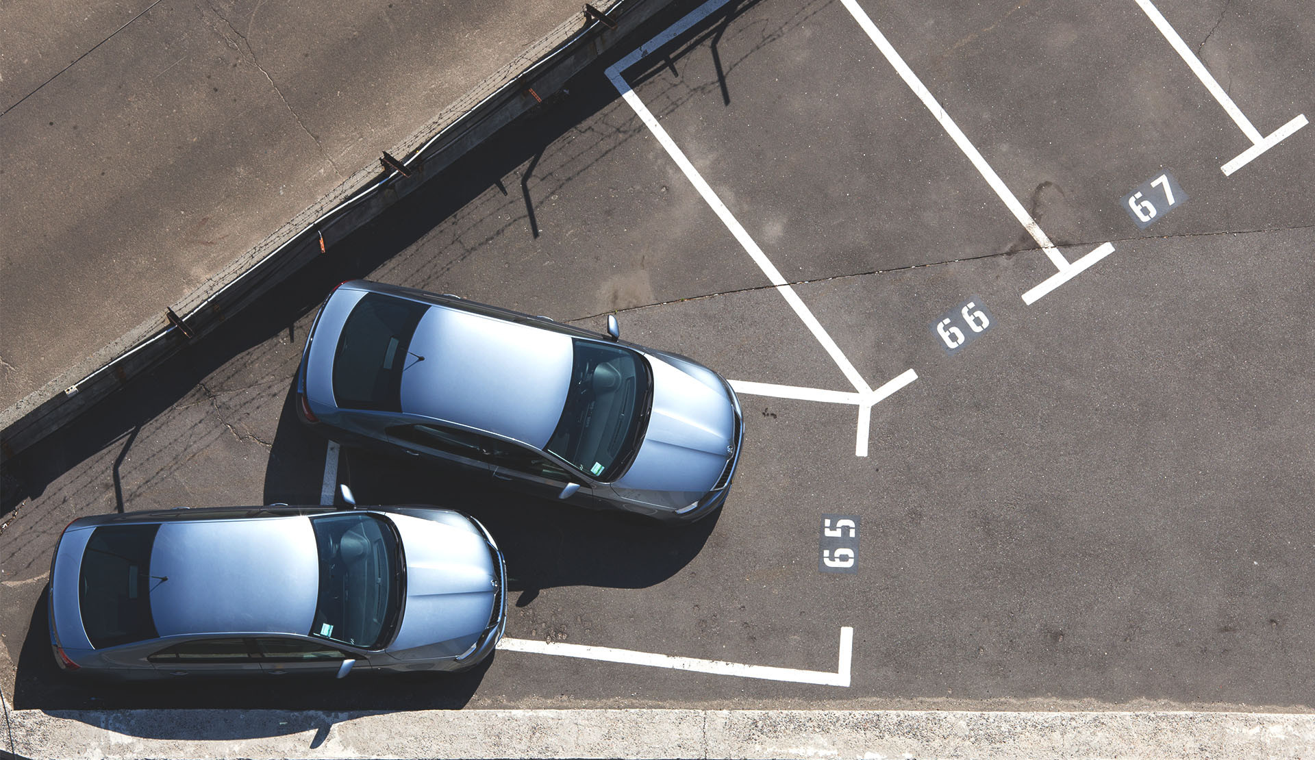 Utrudnianie dostępu do pojazdu poprzez parkowanie może poskutkować mandatem